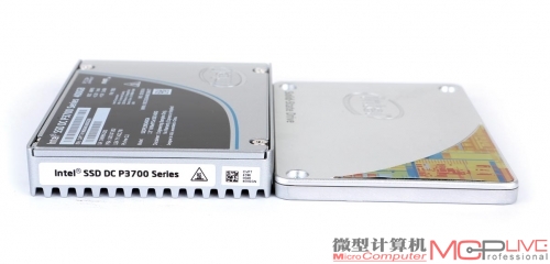 U.2板型的DC P3700 400GB SSD与普通SSD类似，但15mm的厚度令它要厚很多。